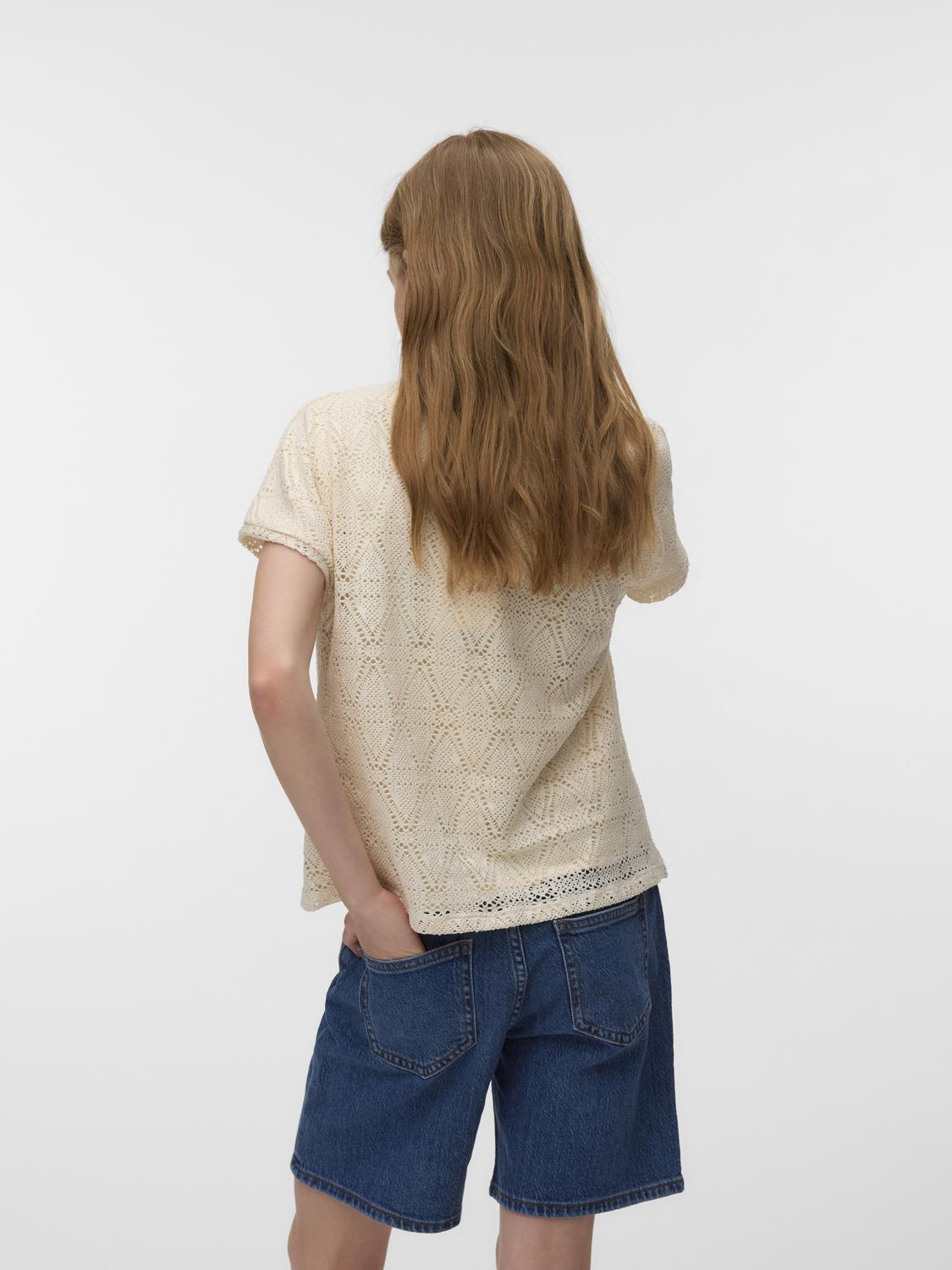 model_shot-back
